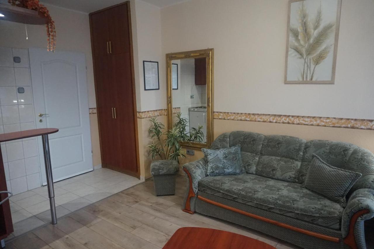 Hotel Ajka Uezlethaz Panzio Ajka Extérieur photo